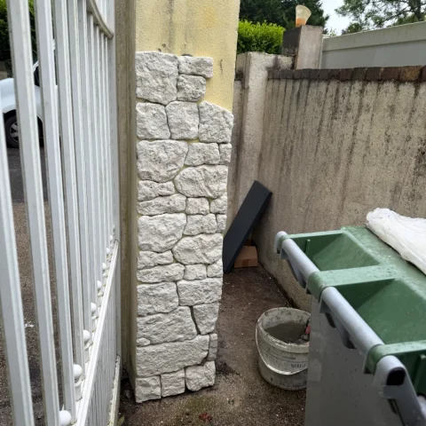 Habillage parement muret d'entrée jardin Maule Maule 78589 - finitions